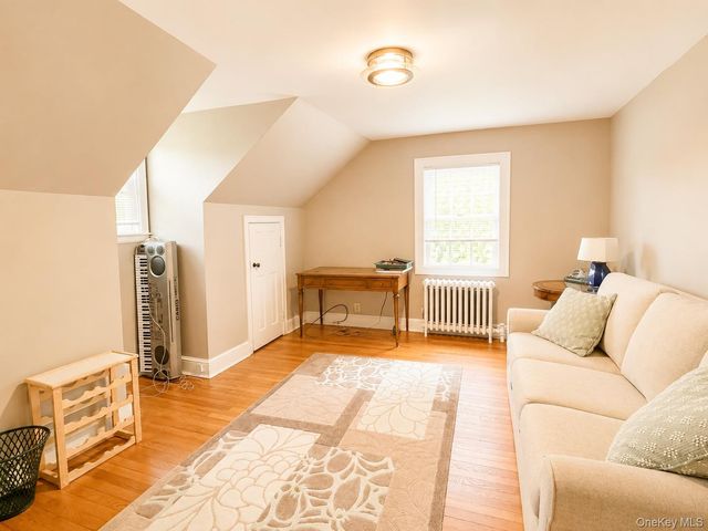 15 Anita Place, Farmingdale, NY 11735