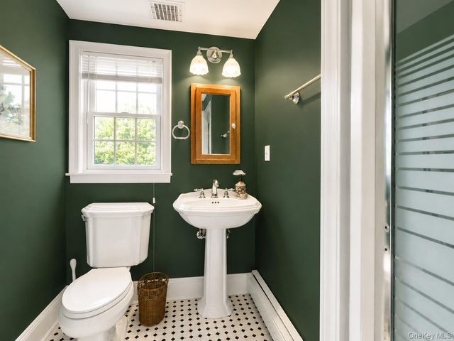 15 Anita Place, Farmingdale, NY 11735