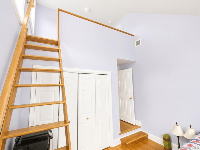 15 Anita Place, Farmingdale, NY 11735