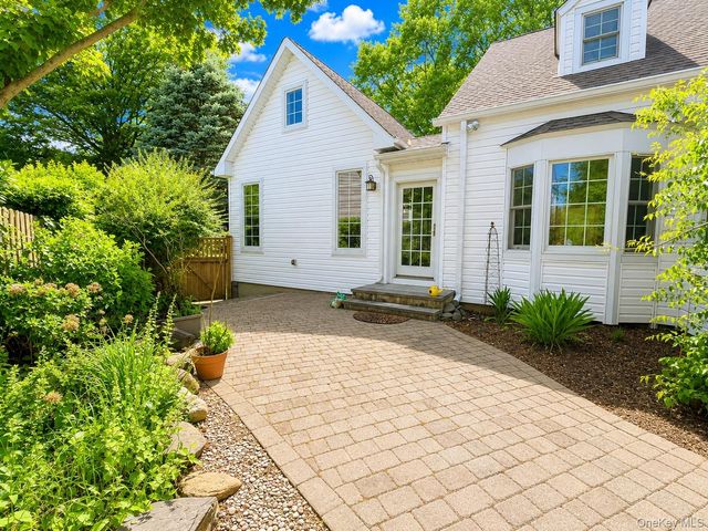 15 Anita Place, Farmingdale, NY 11735