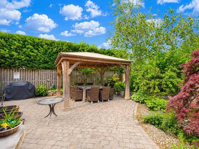 15 Anita Place, Farmingdale, NY 11735
