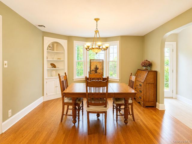 15 Anita Place, Farmingdale, NY 11735