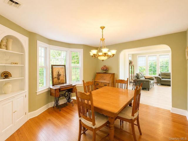 15 Anita Place, Farmingdale, NY 11735