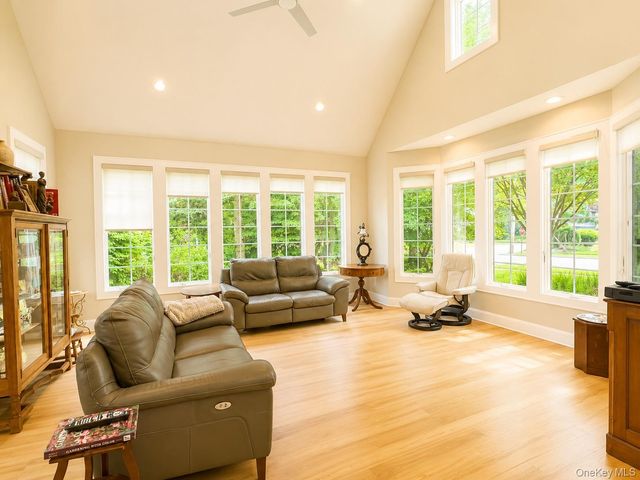15 Anita Place, Farmingdale, NY 11735
