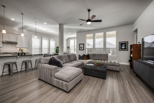 3921 Redbud Drive, Aubrey, TX 76227