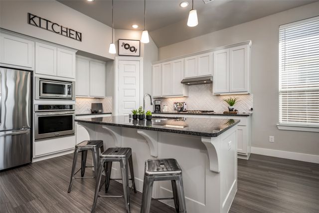 3921 Redbud Drive, Aubrey, TX 76227
