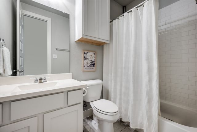 3921 Redbud Drive, Aubrey, TX 76227