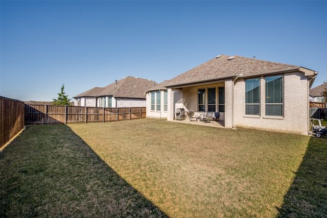 3921 Redbud Drive, Aubrey, TX 76227