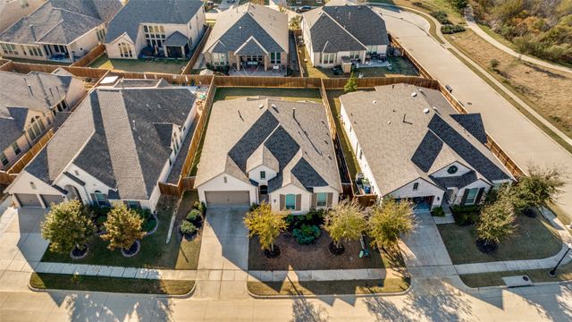 3921 Redbud Drive, Aubrey, TX 76227