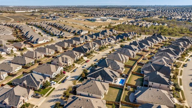 3921 Redbud Drive, Aubrey, TX 76227