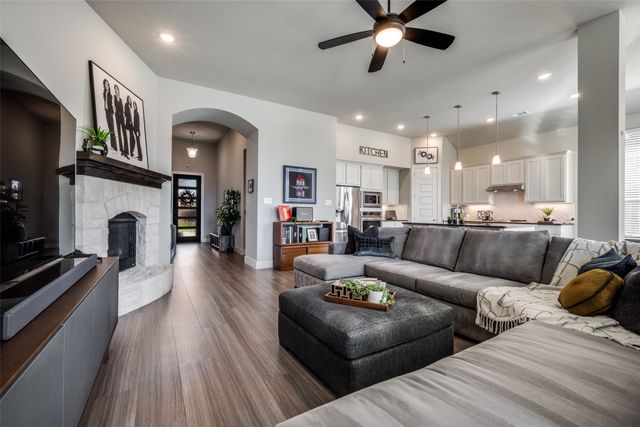 3921 Redbud Drive, Aubrey, TX 76227