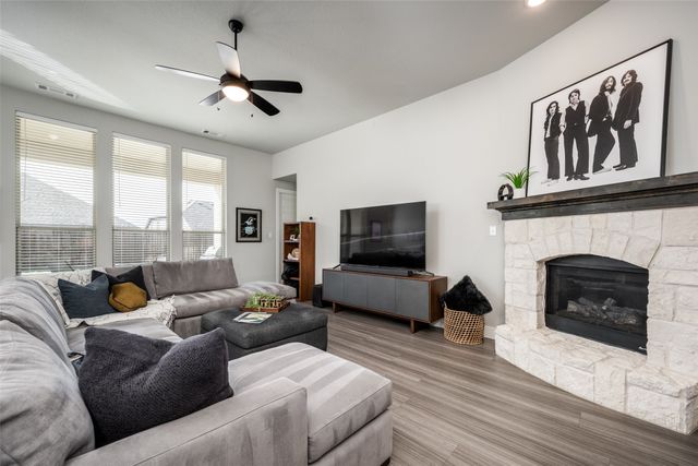 3921 Redbud Drive, Aubrey, TX 76227