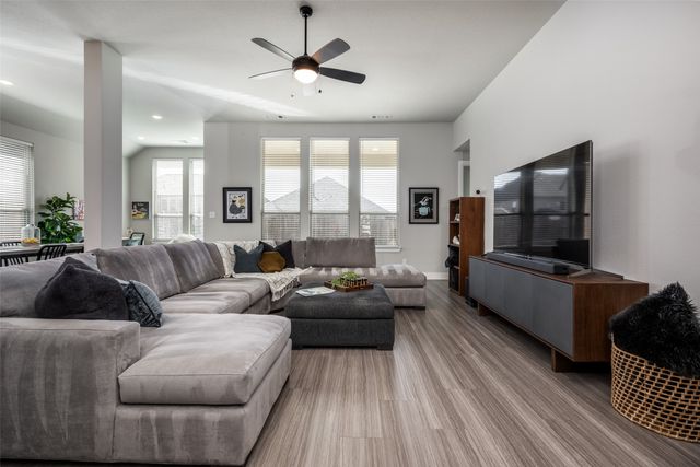 3921 Redbud Drive, Aubrey, TX 76227