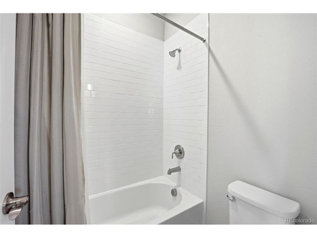 7240 S White Crow Way, Aurora, CO 80016