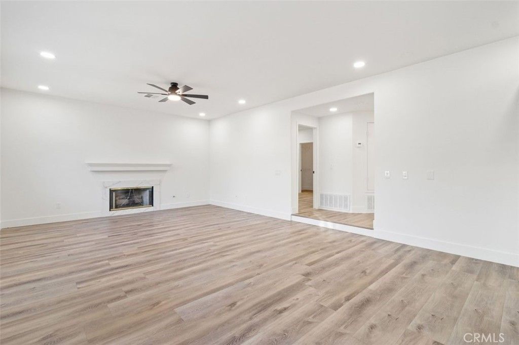 Image 10 of property listing at 14439 Grandiflors, Canyon Country, CA 91387