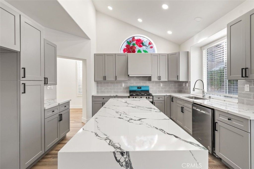 Image 12 of property listing at 14439 Grandiflors, Canyon Country, CA 91387