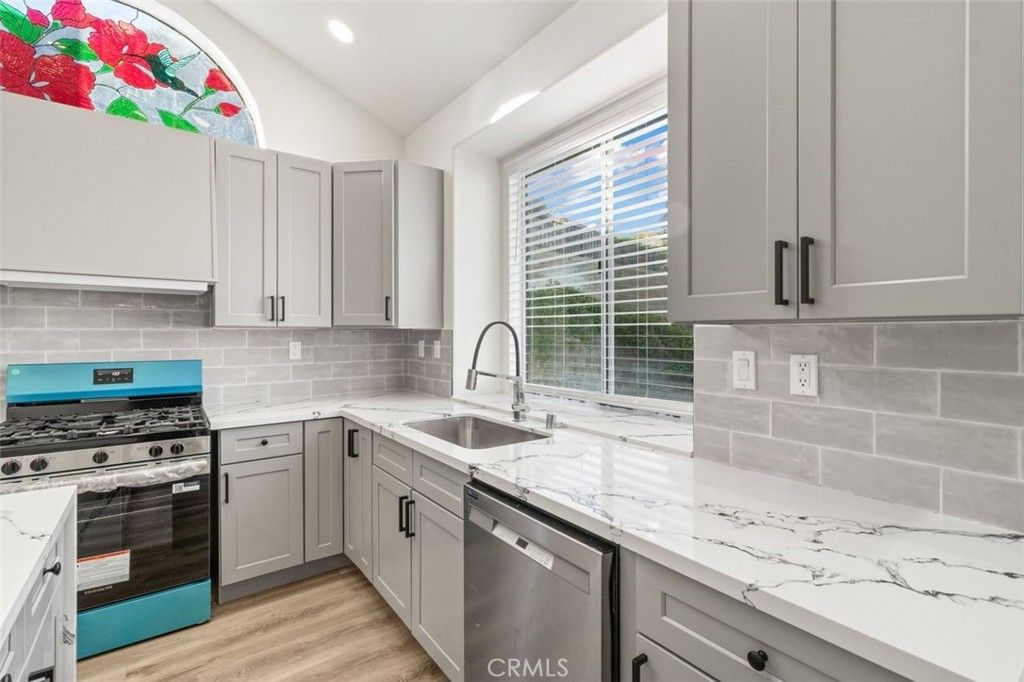 Image 15 of property listing at 14439 Grandiflors, Canyon Country, CA 91387