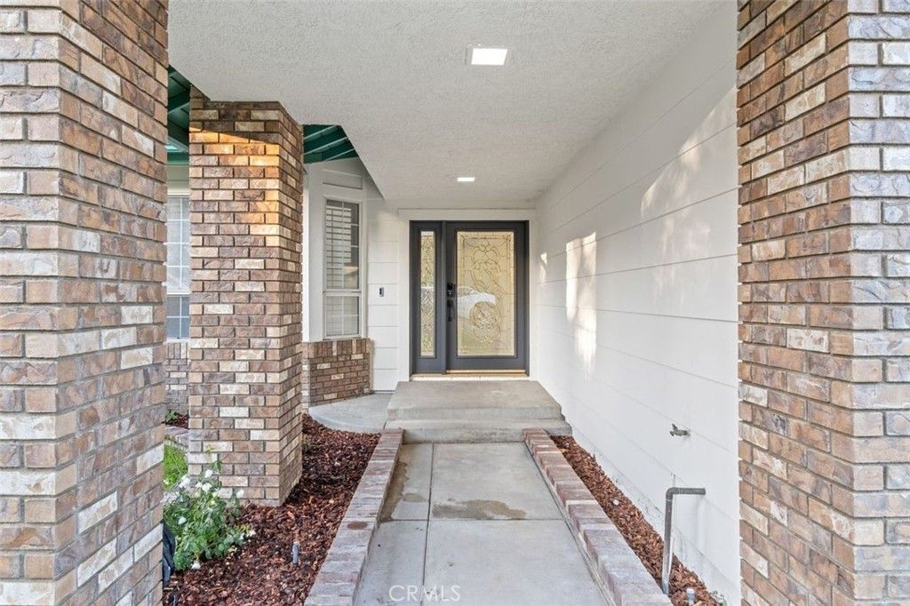 Image 3 of property listing at 14439 Grandiflors, Canyon Country, CA 91387
