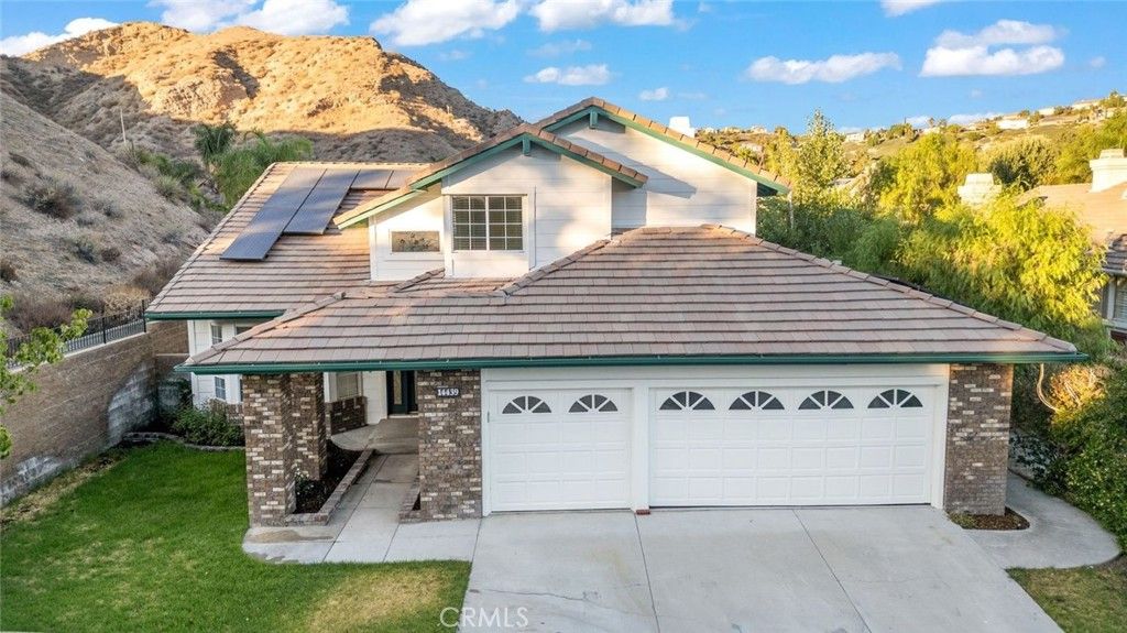 Image 37 of property listing at 14439 Grandiflors, Canyon Country, CA 91387