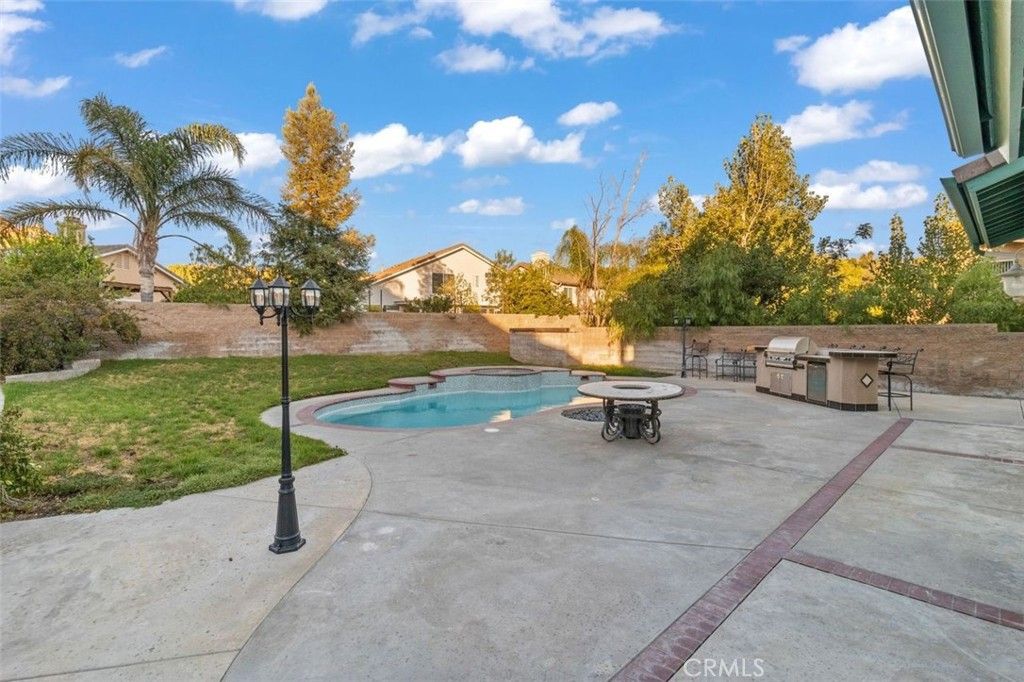 Image 5 of property listing at 14439 Grandiflors, Canyon Country, CA 91387