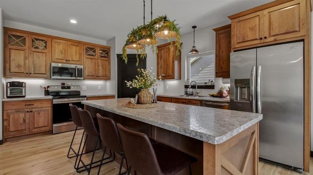 4020 John Hart Place, Eau Claire, WI 54703