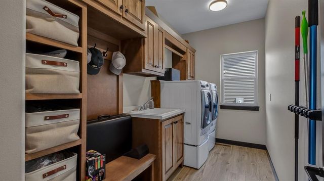 4020 John Hart Place, Eau Claire, WI 54703