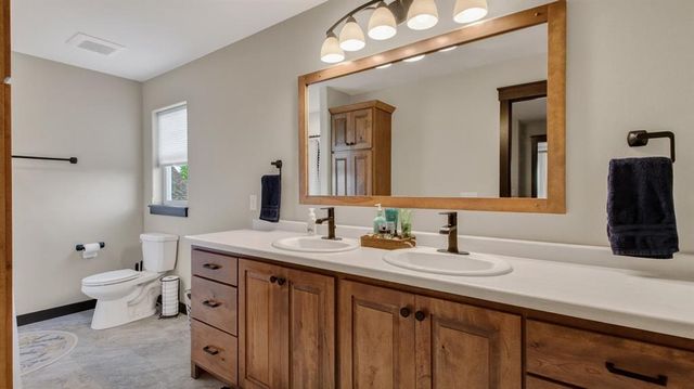 4020 John Hart Place, Eau Claire, WI 54703