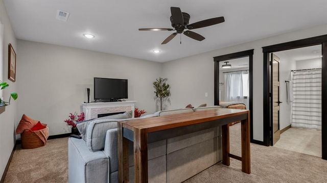 4020 John Hart Place, Eau Claire, WI 54703