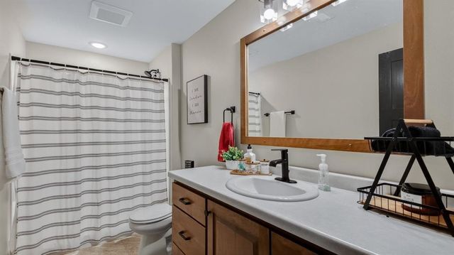 4020 John Hart Place, Eau Claire, WI 54703