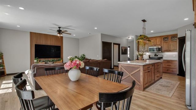 4020 John Hart Place, Eau Claire, WI 54703
