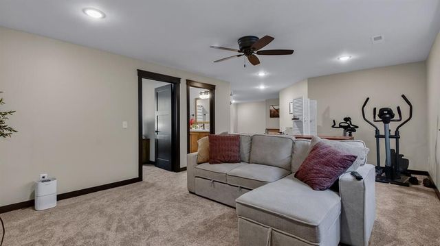 4020 John Hart Place, Eau Claire, WI 54703
