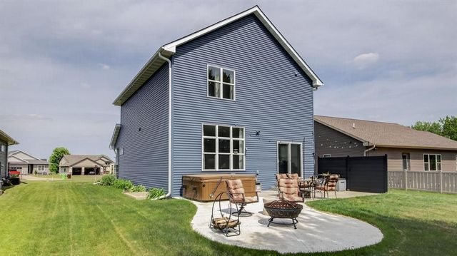 4020 John Hart Place, Eau Claire, WI 54703