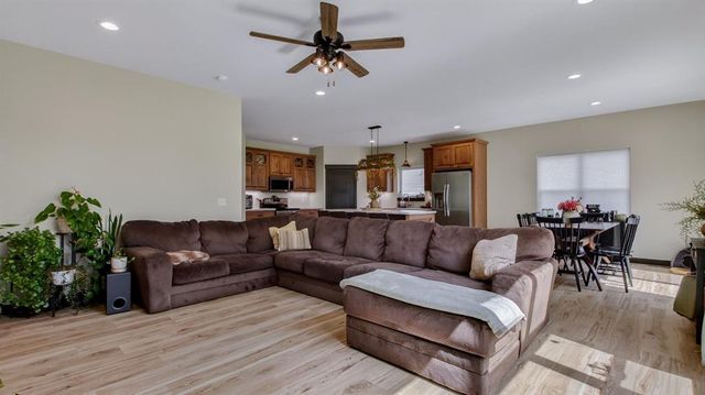 4020 John Hart Place, Eau Claire, WI 54703
