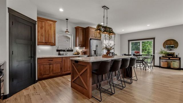 4020 John Hart Place, Eau Claire, WI 54703