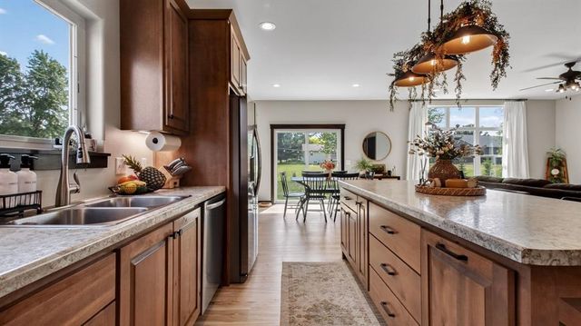 4020 John Hart Place, Eau Claire, WI 54703