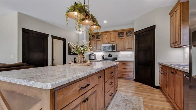 4020 John Hart Place, Eau Claire, WI 54703