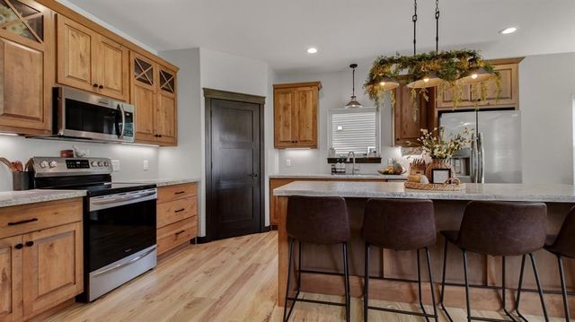 4020 John Hart Place, Eau Claire, WI 54703