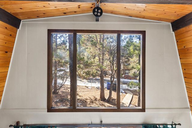 189 Moreno Ln Lane, Sugarloaf, CA 92386