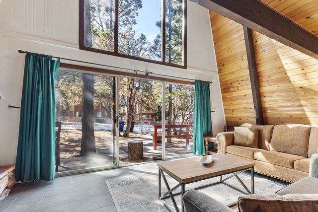 189 Moreno Ln Lane, Sugarloaf, CA 92386