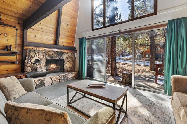 189 Moreno Ln Lane, Sugarloaf, CA 92386