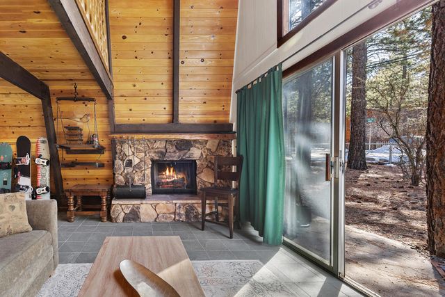 189 Moreno Ln Lane, Sugarloaf, CA 92386