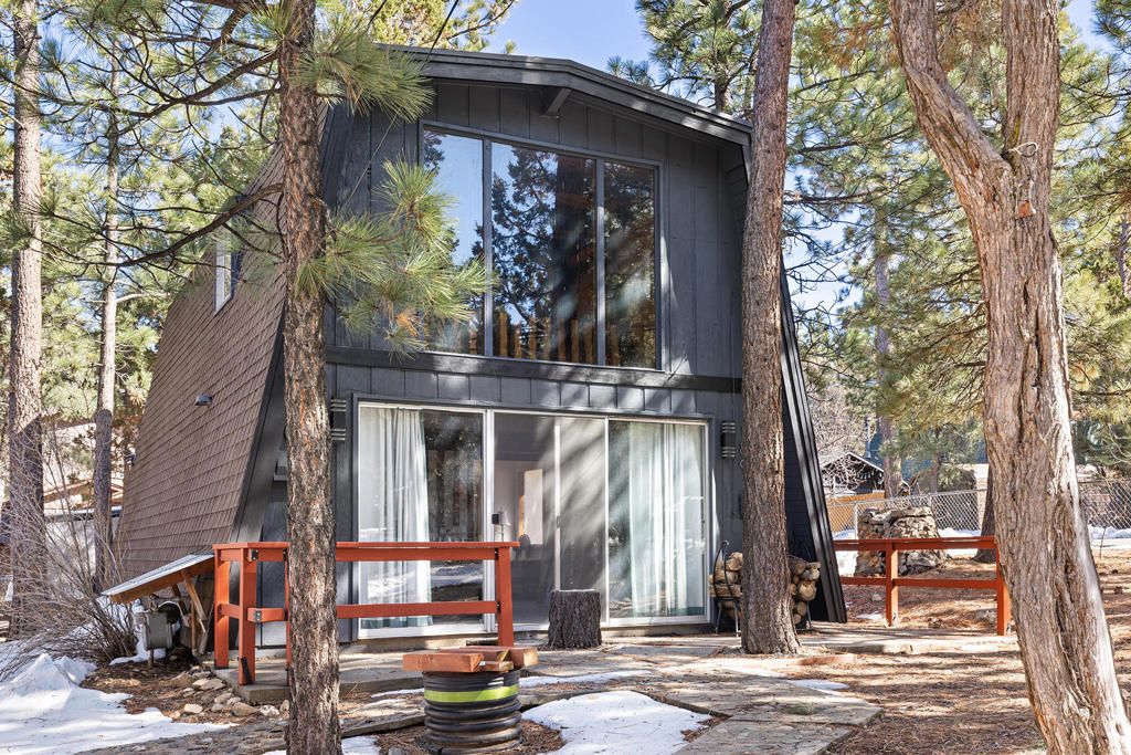 189 Moreno Ln Lane, Sugarloaf, CA 92386