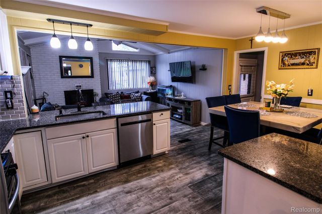 32792 Ridgefield Avenue, Warren, MI 48088