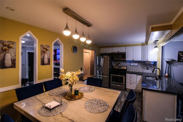 32792 Ridgefield Avenue, Warren, MI 48088