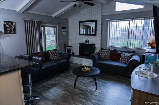 32792 Ridgefield Avenue, Warren, MI 48088