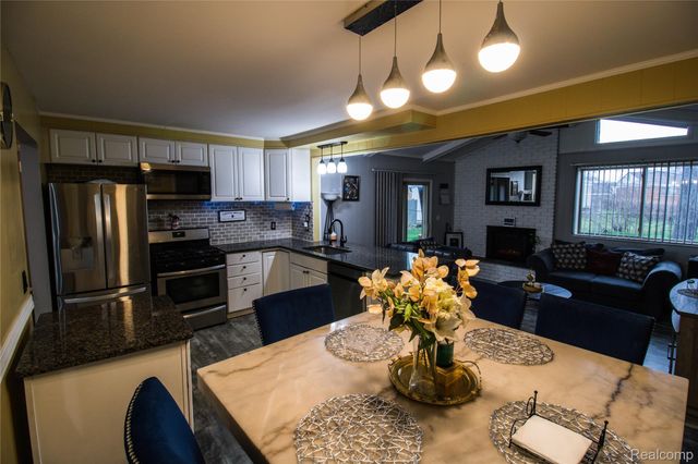 32792 Ridgefield Avenue, Warren, MI 48088