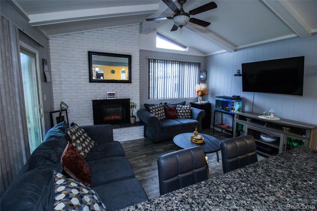 32792 Ridgefield Avenue, Warren, MI 48088