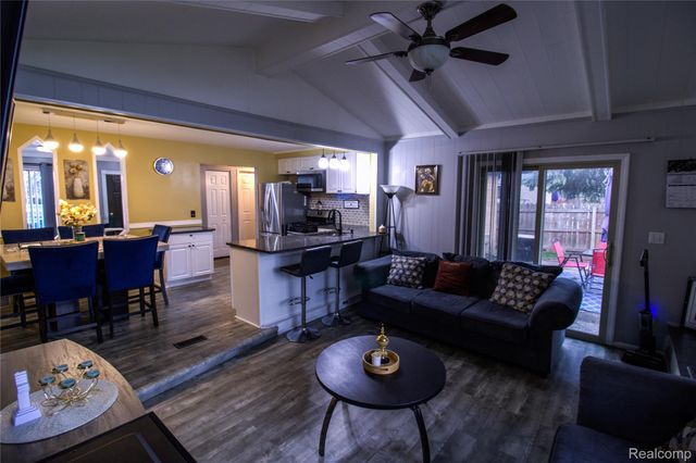 32792 Ridgefield Avenue, Warren, MI 48088