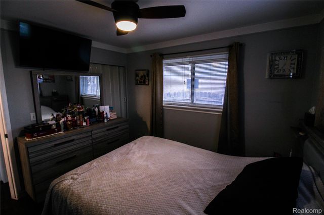 32792 Ridgefield Avenue, Warren, MI 48088