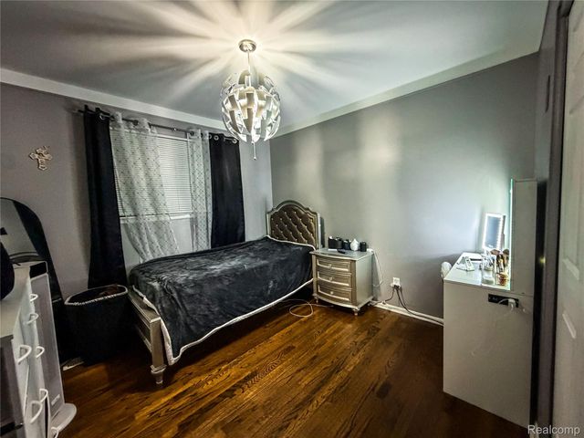 32792 Ridgefield Avenue, Warren, MI 48088